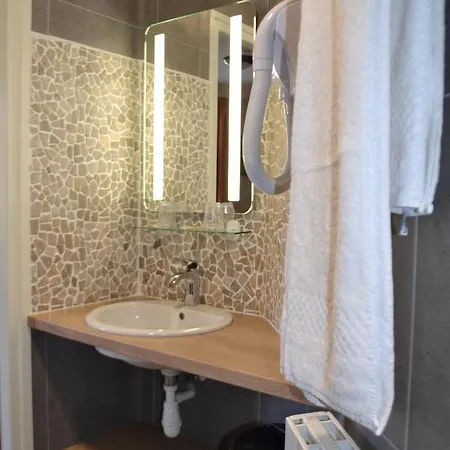 Logis L'auberge D'aranc Otel 3*