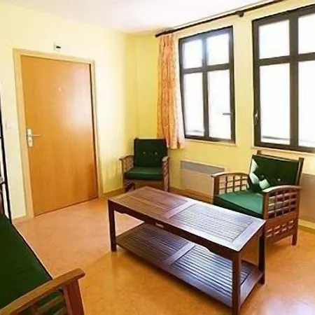 Logis L'auberge D'aranc فندق